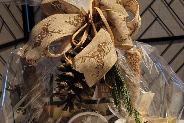 Baskets Ahoy gift baskets and boxs specializing in customized gifts, corporate gifts and fundraising gifts. Serving St. Thomas, Port Stanley, Belmont and surrounding areas.