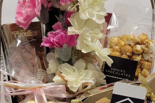 Baskets Ahoy gift baskets and boxs specializing in customized gifts, corporate gifts and fundraising gifts. Serving St. Thomas, Port Stanley, Belmont and surrounding areas.