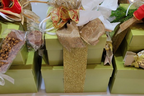 Baskets Ahoy gift baskets and boxs specializing in customized gifts, corporate gifts and fundraising gifts. Serving St. Thomas, Port Stanley, Belmont and surrounding areas.