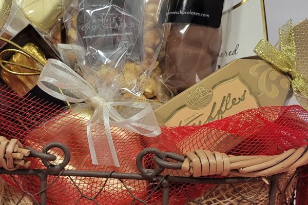 Baskets Ahoy gift baskets and boxs specializing in customized gifts, corporate gifts and fundraising gifts. Serving St. Thomas, Port Stanley, Belmont and surrounding areas.